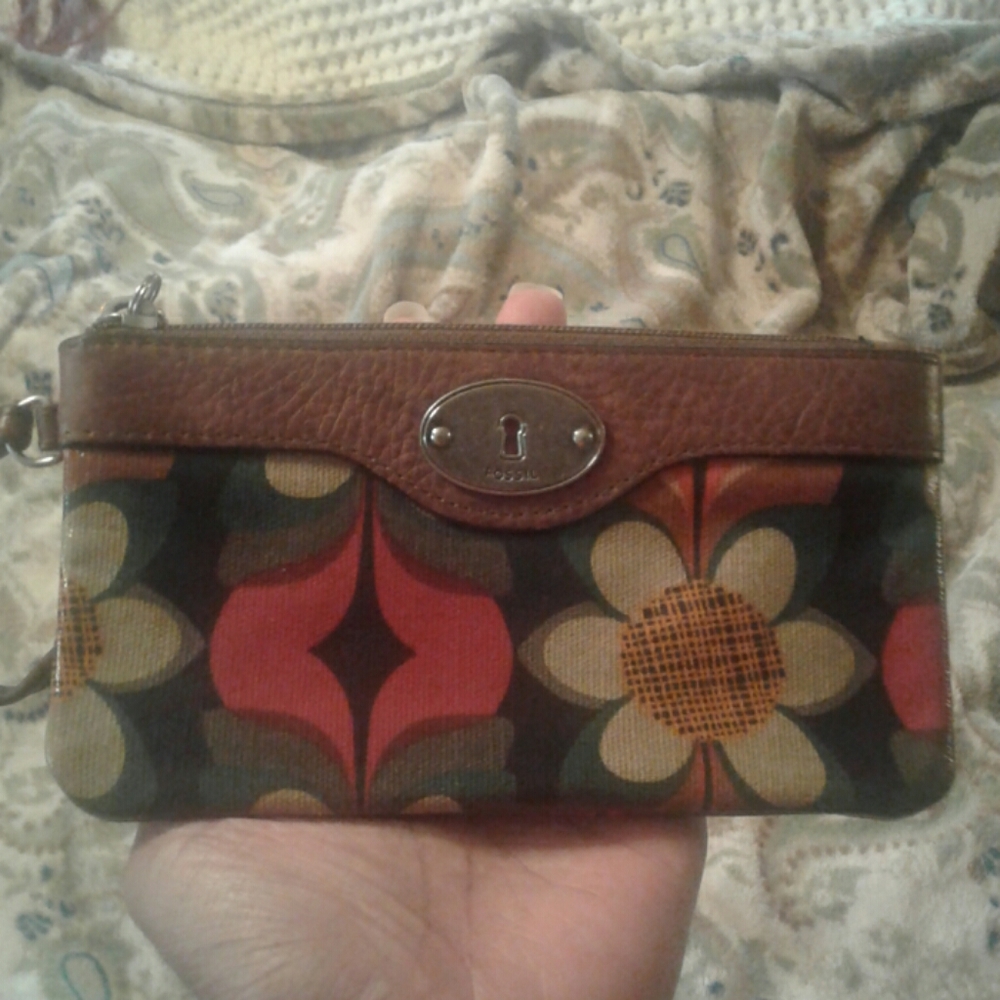 Fossil wristlet